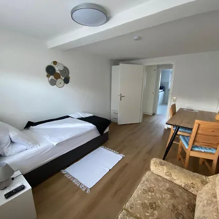 Q Im Zentrum Von Monteurzimmer * Königsbronn